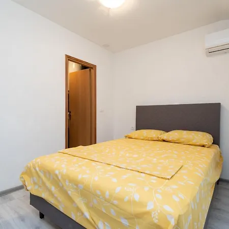 Guest house And By The Sea Posedarje, Novigrad - 21123 Posedarje