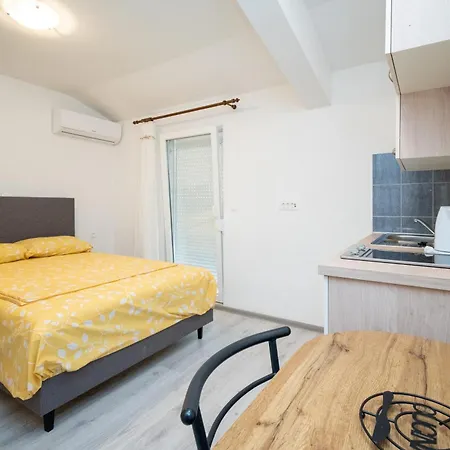 Πανσιόν And By The Sea Posedarje, Novigrad - 21123 Posedarje